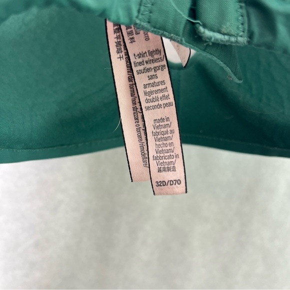 5/$25 Victoria's Secret Green T shirts wireless bra 32D - Picture 3 of 3